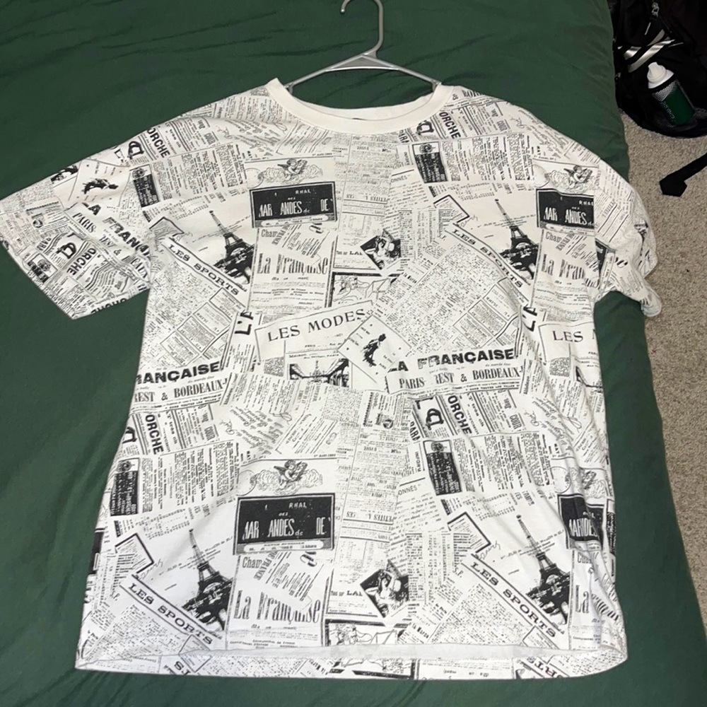 (Forever 21) White Print Women’s Medium Shirt